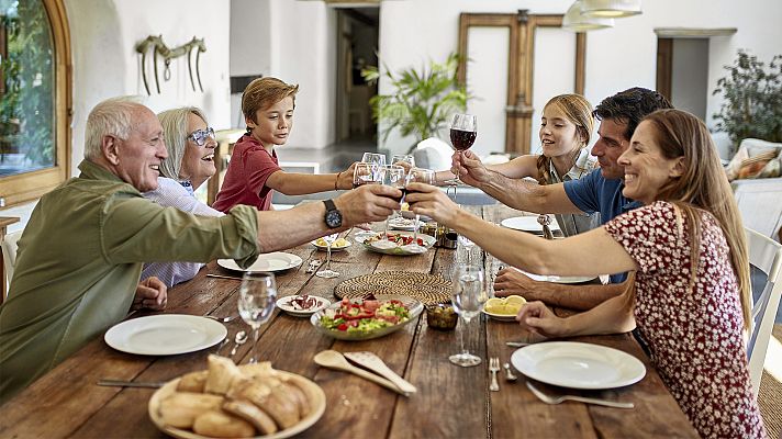 Telediario 2 - ¿Cómo gastamos nuestro tiempo? Durmiendo y trabajando
