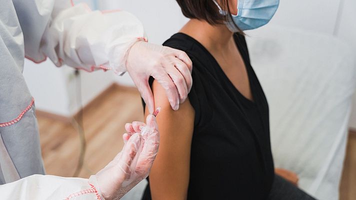 La hora de La 1 - Las personas inmunizadas con Janssen recibirán la segunda vacuna de Pfizer o Moderna