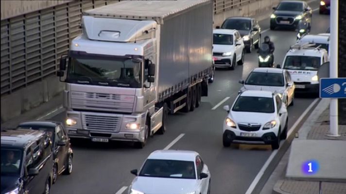 L'Informatiu - Les cues a l'entrada de Barcelona han augmentat sobretot a les incorporacions de la C-58, B-23 i Rondes