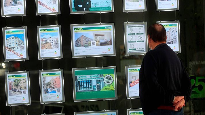 Telediario 2 - Barcelona impone la primera multa a un propietario