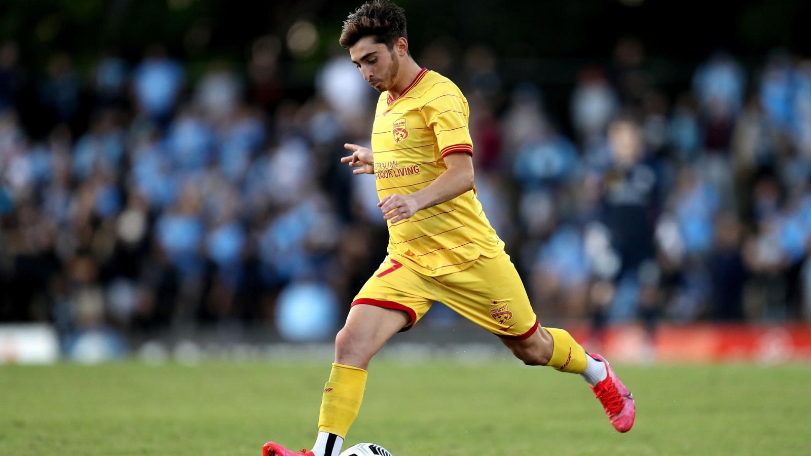 El australiano Josh Cavallo da un gran paso en el fútbol profesional al declararse homosexual -- Ver ahora