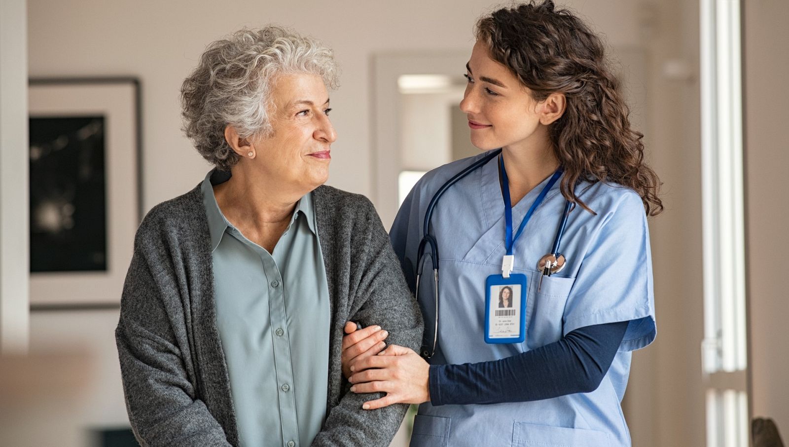 Aquí hay trabajo - Cómo trabajar en una residencia de mayores - ver ahora