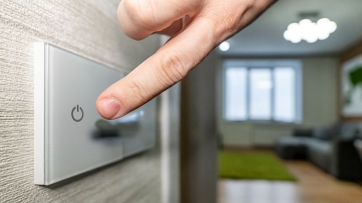 Telediario 1 - La luz dispara la inflación hasta el 5,5 % en octubre, el nivel más alto en 29 años