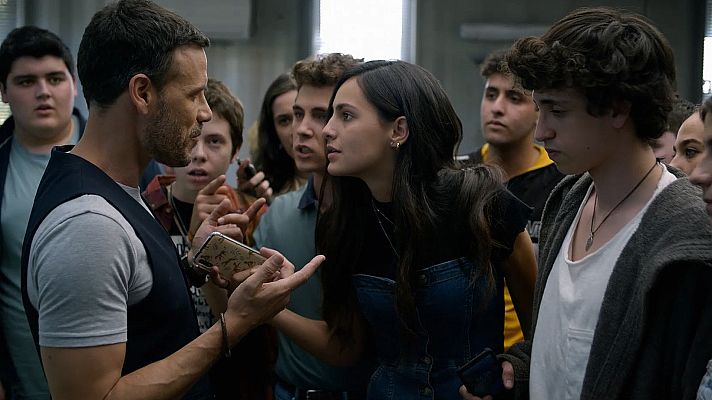 HIT - Los protagonistas opinan sobre el uso o abuso de las RRSS