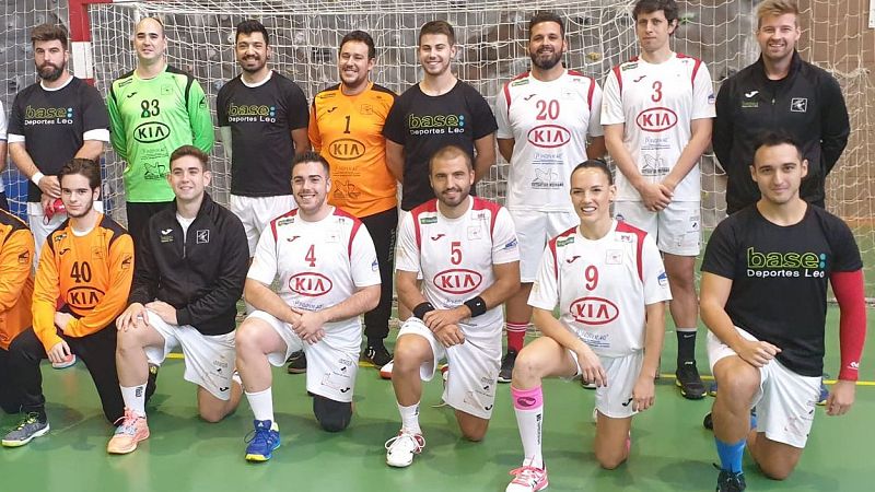 Mireia Rodríguez, primera mujer en un equipo masculino de balonmano -- Ver ahora