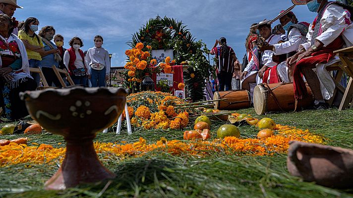 Telediario Fin de Semana - Catrinas, ofrendas y desfiles: el Día de Muertos regresa a México