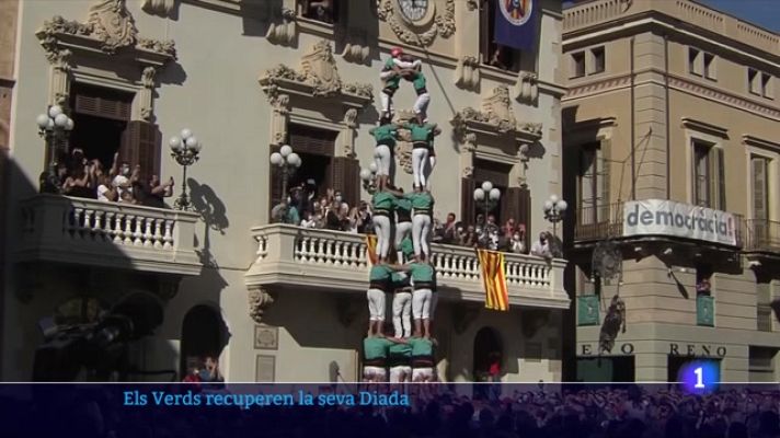 L'Informatiu - A Vilafranca del Penedès torna la diada castellera: quatre colles han tornat a omplir la plaça de la Vila