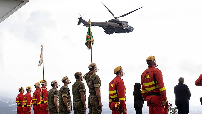 Emotivo homenaje de las Fuerzas Armadas por tierra y aire a los difuntos en La Palma
