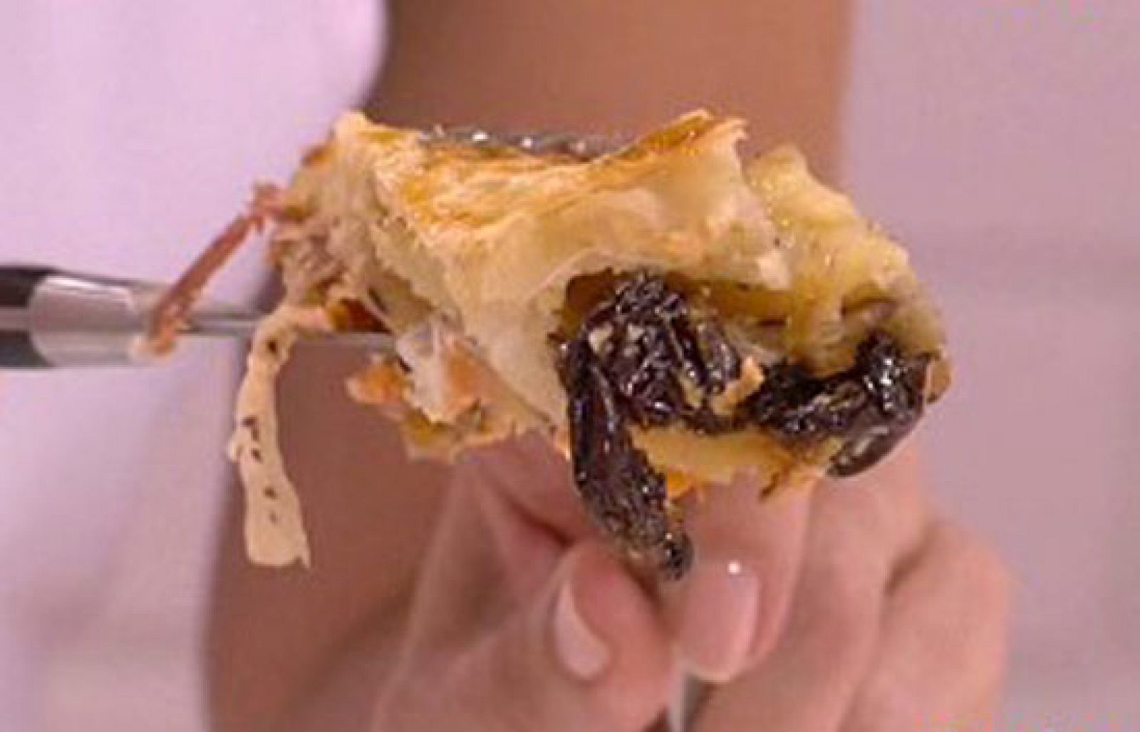 Saber cocinar - Huevos rotos con patatas y chorizo - RTVE Cocina | Ver