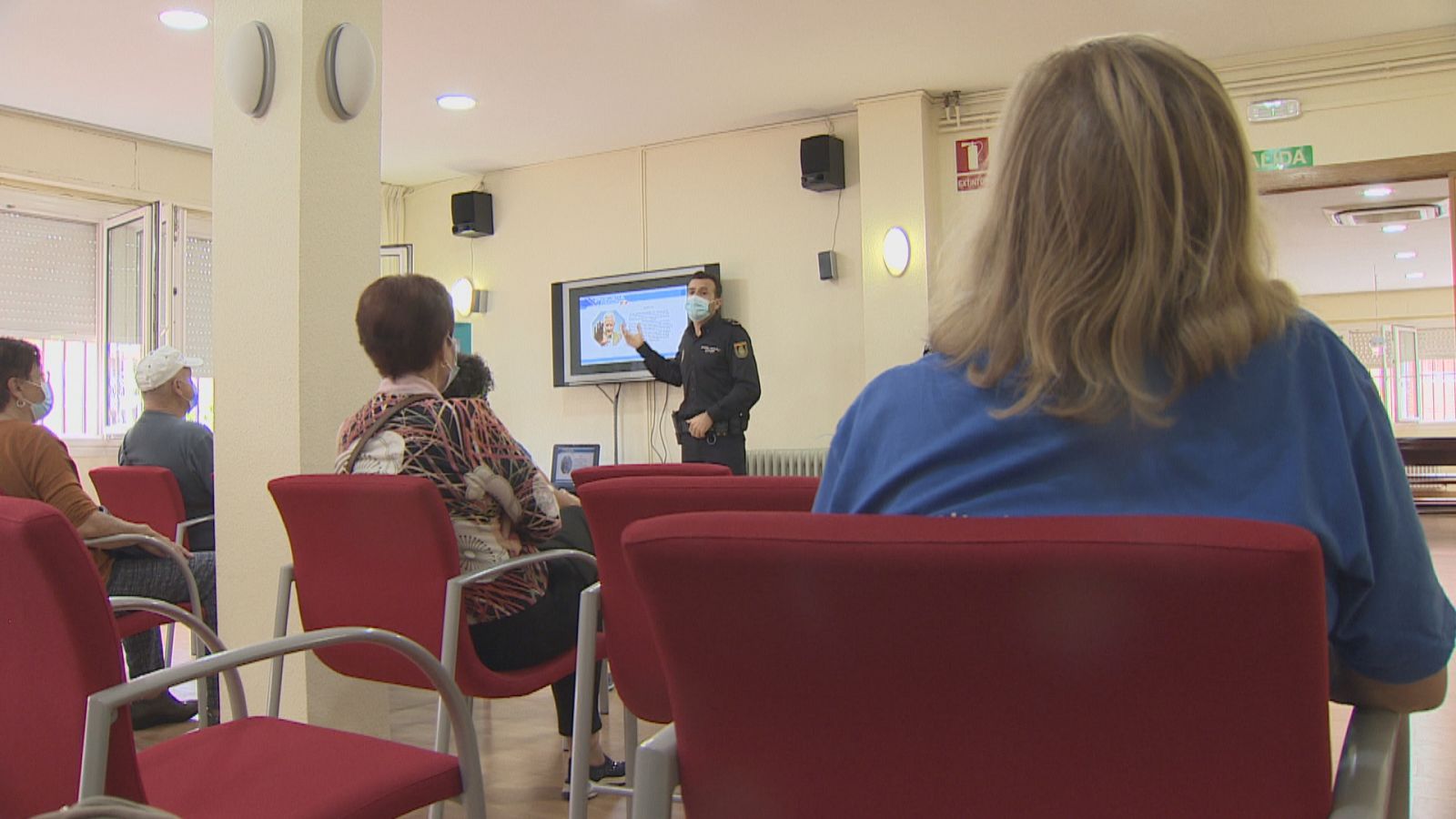 Charlas para evitar timos y fraudes por internet destinado a jubilados y personas mayores