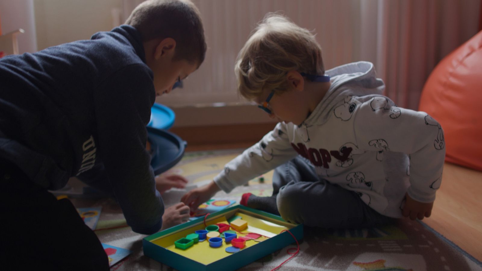 De seda y hierro - Cómplices - ver ahora