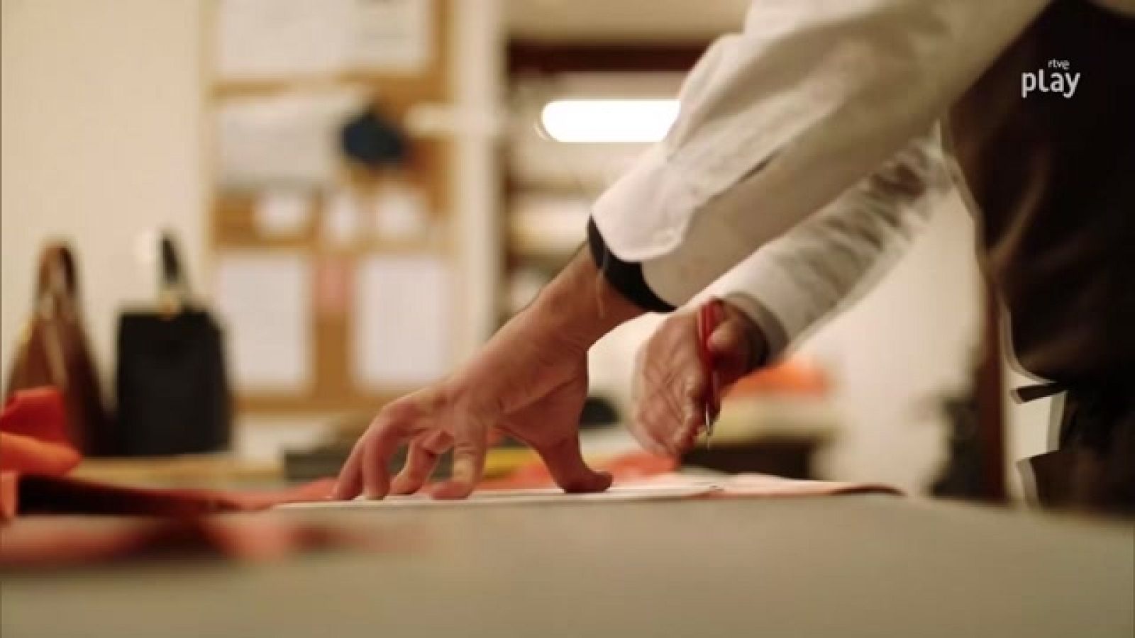 Los bolsos que llevan Asturias por el mundo - La gran consulta | Ver