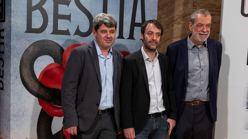 Los escritores que se escondían tras el seudónimo de Carmen Mola presentan 'La bestia' | Ver