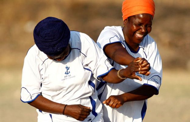  - Botas y balones para África