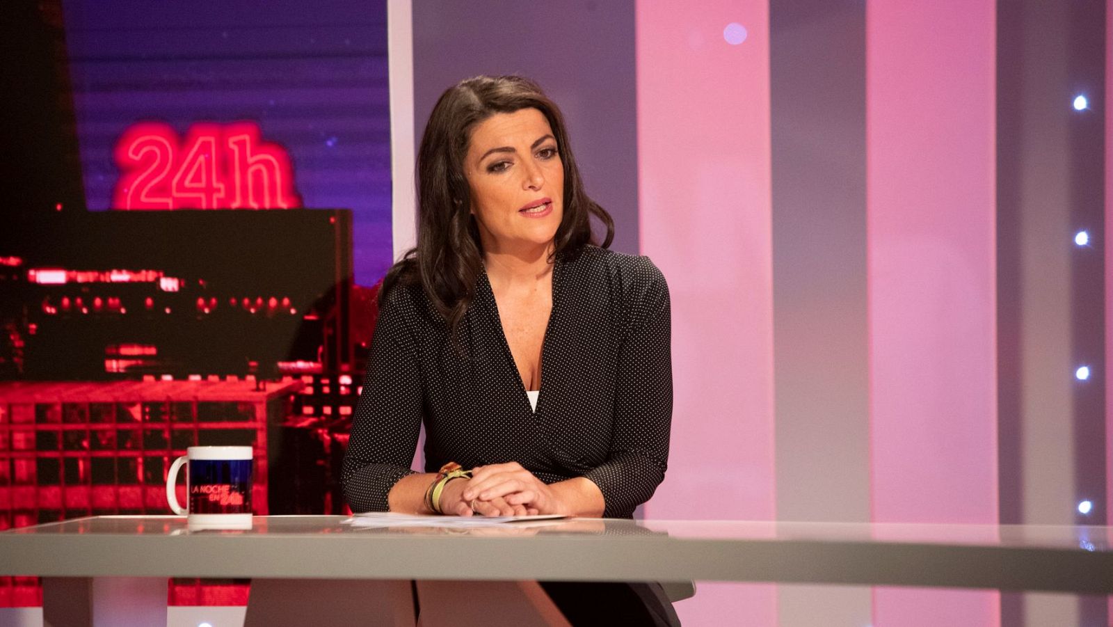 Macarena Olona: "Los presupuestos parten de una ignominia" - La noche en 24h | Ver