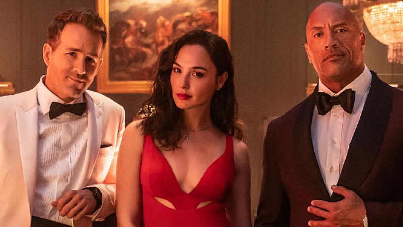 'Alerta roja' en las pantallas con Gal Gadot y Dwayne Johnson