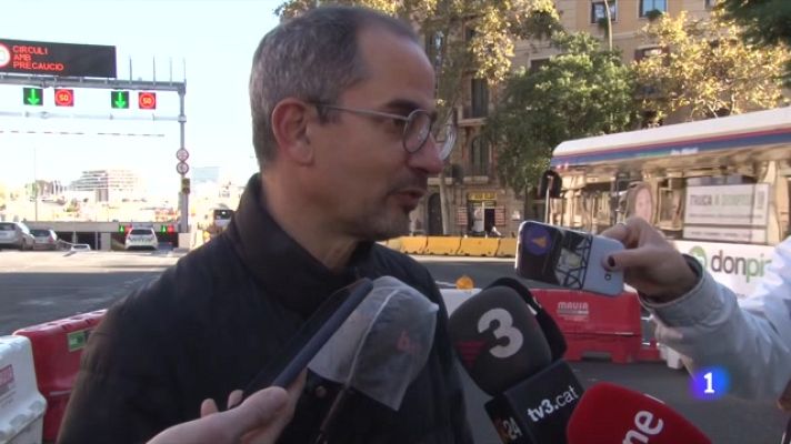 L'Informatiu - Ja circulen vehicles pel túnel de Glòries en sentit Besòs