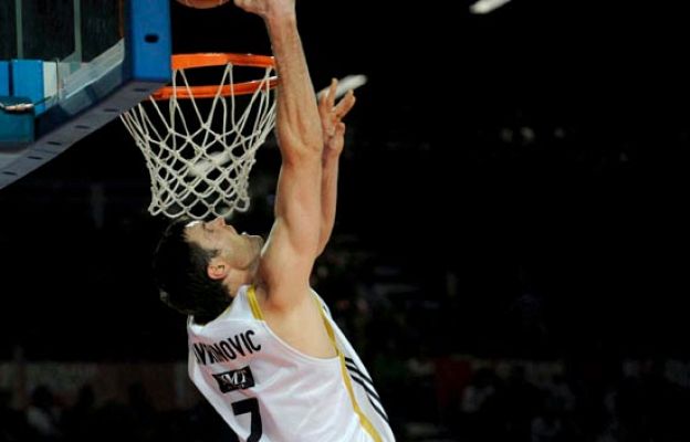Baloncesto en RTVE - Lavrinovic no se pudo colgar