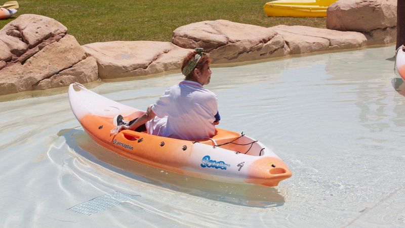 Suben a Verónica en kayak para huir de ella