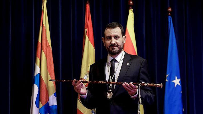 Telediario 2 - El socialista Rubén Guijarro se convierte en el nuevo alcalde de Badalona tras recibir el apoyo de toda la oposición