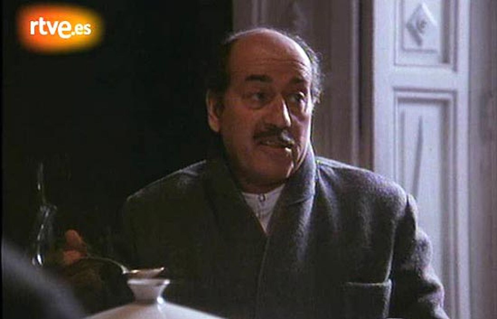 Mario Camus llevó al cine en 1982 la novela de Cela, 'La colmena', en la que José Luis López Vázquez interpreta a Leonardo Meléndez.