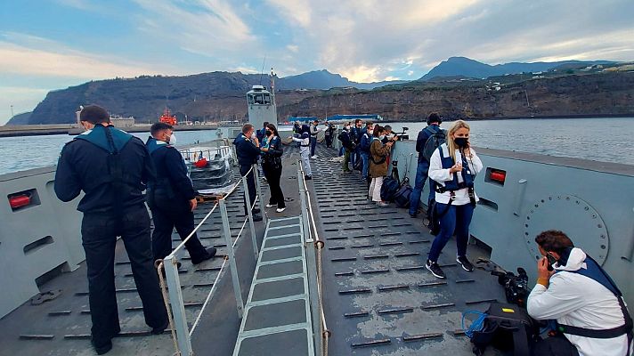 Telediario 1 - La Armada empieza a trasladar a agricultores a fincas aisladas por el volcán