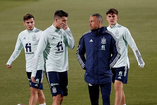 Telediario 1 - España, obligada a ganar a Grecia en la primera de sus dos 'finales' camino a Catar 2022