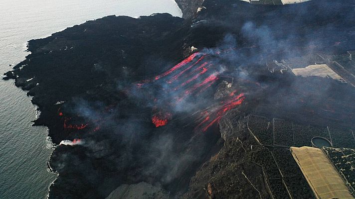 Telediario 2 - El nuevo delta de lava se une con la fajana formada por la erupción de 1949