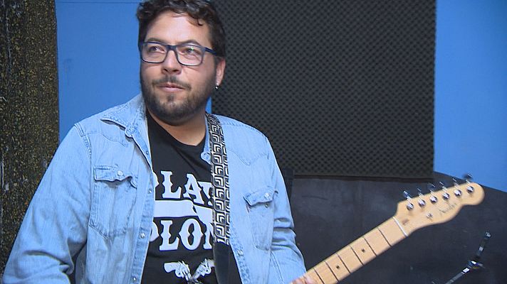 Telediario 2 - Alberto Fernández, campeón de tiro, también toca en un grupo