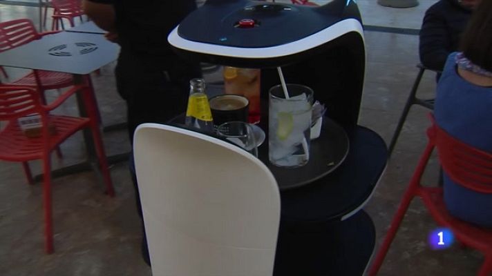 Telediario Fin de Semana - Robots camareros para ayudar al personal