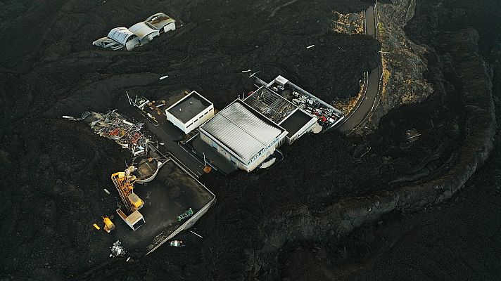 Telediario 1 - Las administraciones empiezan a repartir los donativos recibidos para los afectados 57 días después del inicio de la erupción