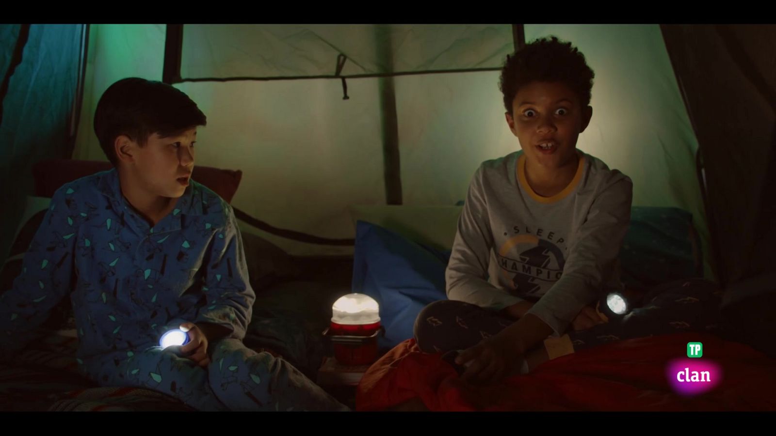 El caso del aspersor sospechoso - The Inbestigators | Ver