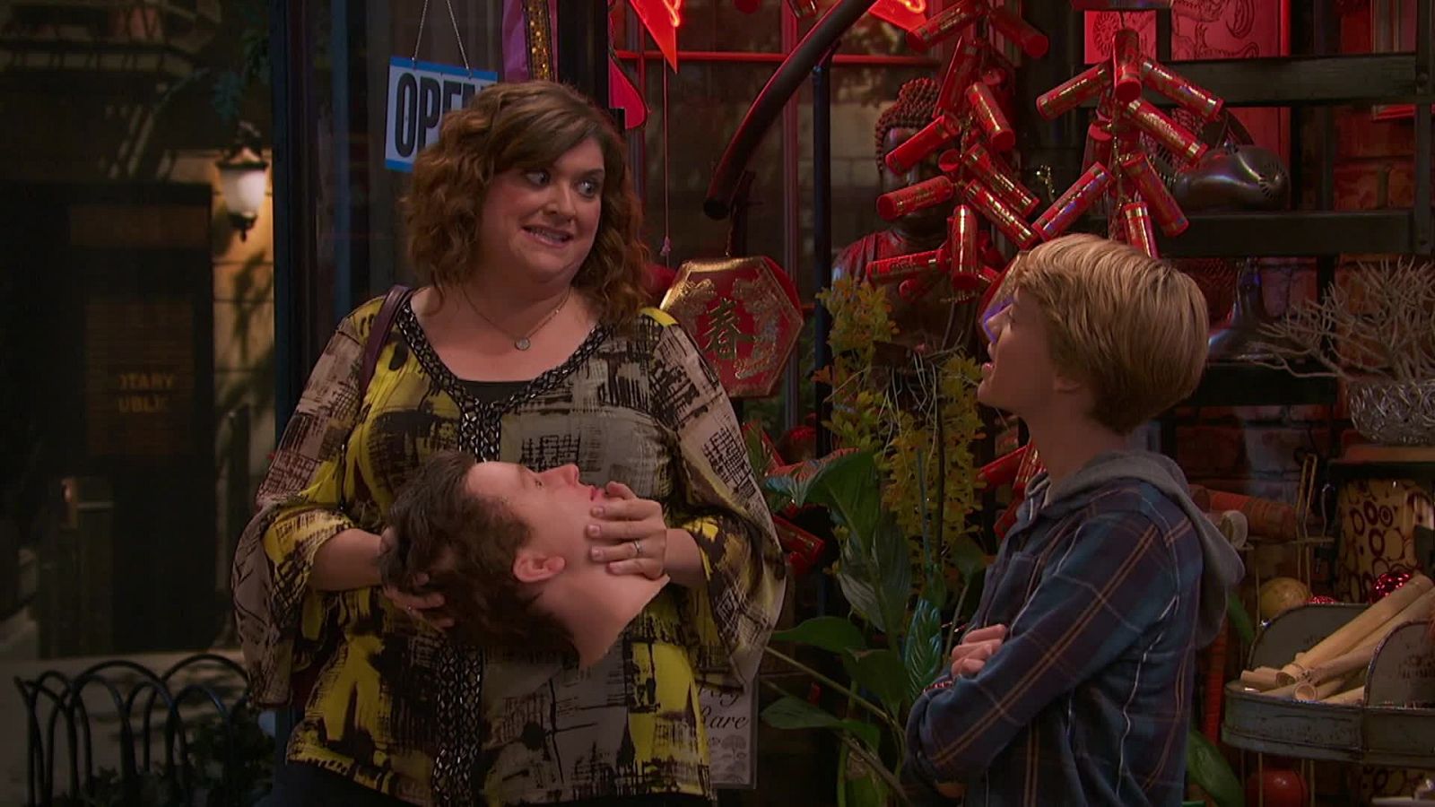 Mensajes, mentiras y vídeo - Henry Danger | Ver