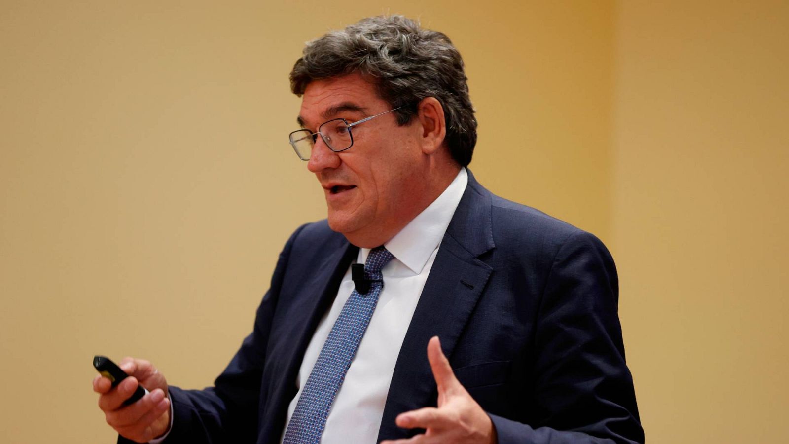 Escrivá responde a las críticas de la patronal sobre la subida de cotizaciones: "No presentó alternativa"