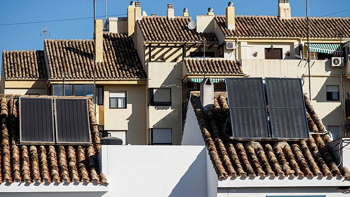 Telediario 1 - El autoconsumo, la alternativa para hacer frente a los desorbitados precios de la luz