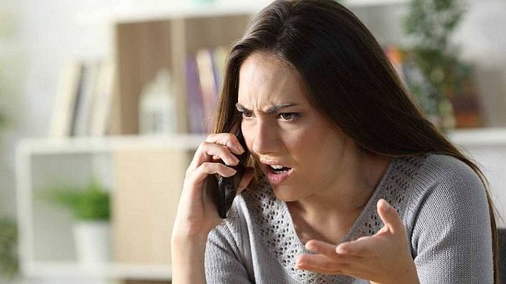 Telediario 2 - El Gobierno prepara una ley contra los contestadores automáticos de atención al cliente