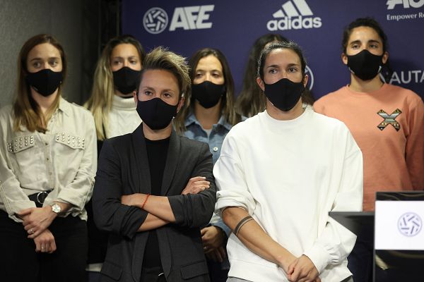 Telediario 2 - Las futbolistas se movilizan por la profesionalización ya