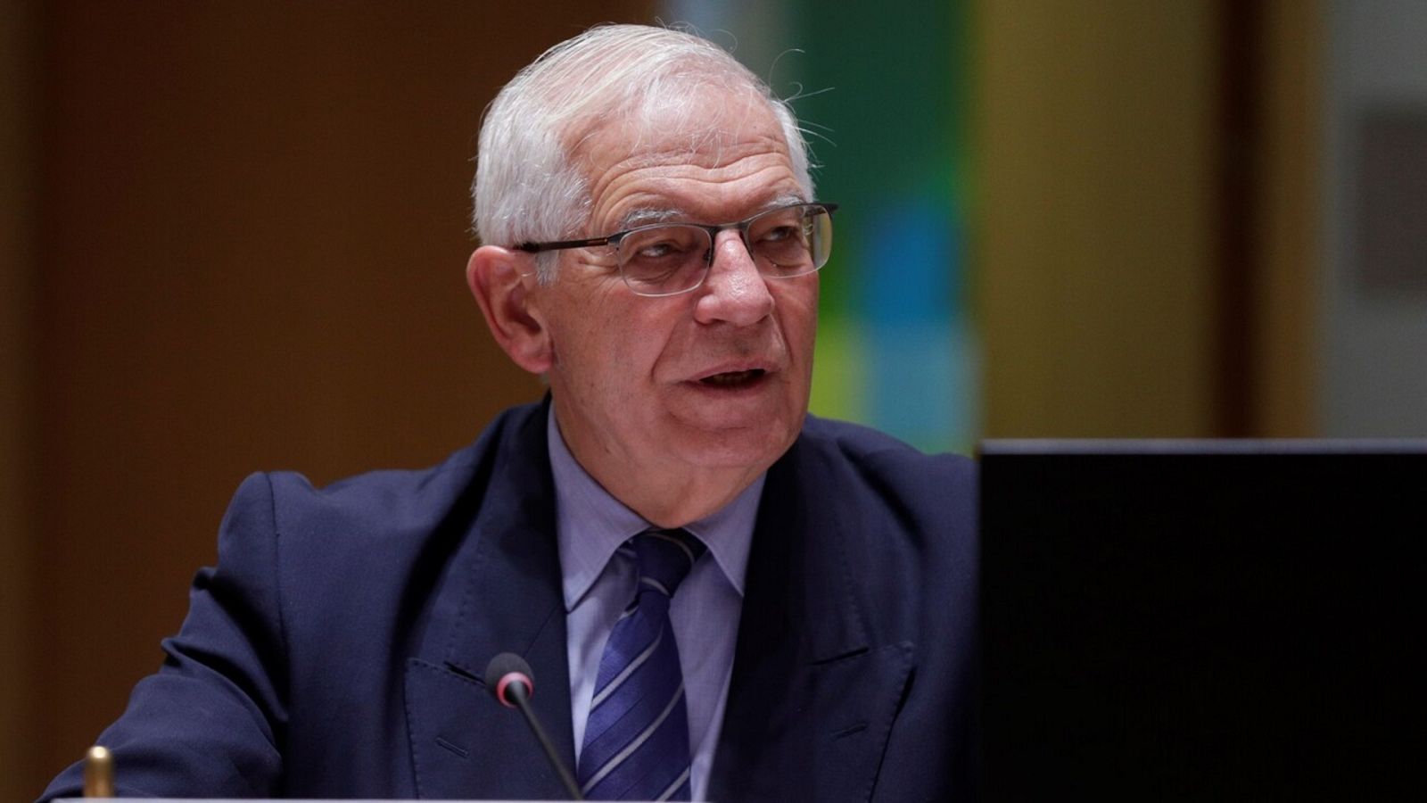 Borrell acusa al régimen de Lukashenko de "convertir a seres humanos en proyectiles impactando contra la frontera" - Ver ahora