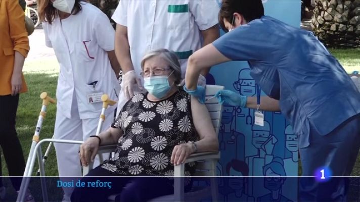 L'Informatiu - Sanitat ha de decidir aquest dimecres si aprova l'administració d'una tercera dosi als majors de 60 anys