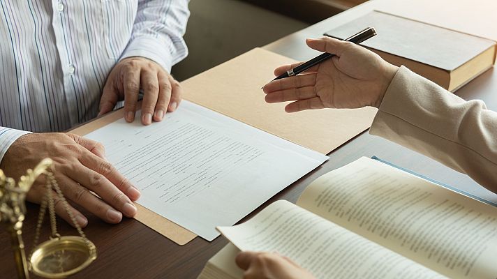 Aquí hay trabajo - 5 causas que convierten tu contrato temporal en fijo