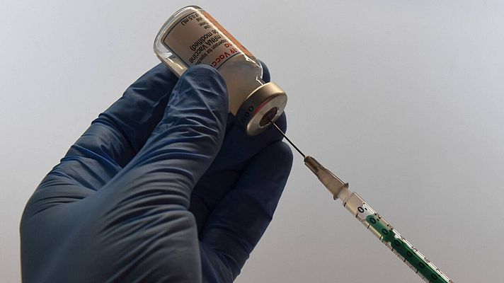 Telediario 1 - Los expertos creen que la tercera dosis de la vacuna se extenderá a todos los grupos de edad