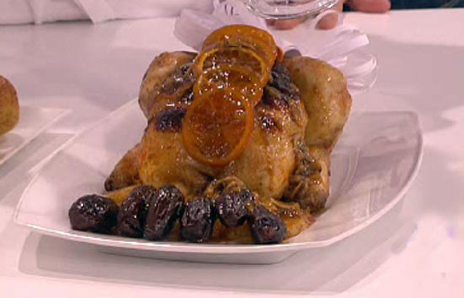 Saber cocinar - Pollo asado con naranjas - RTVE Cocina | Ver