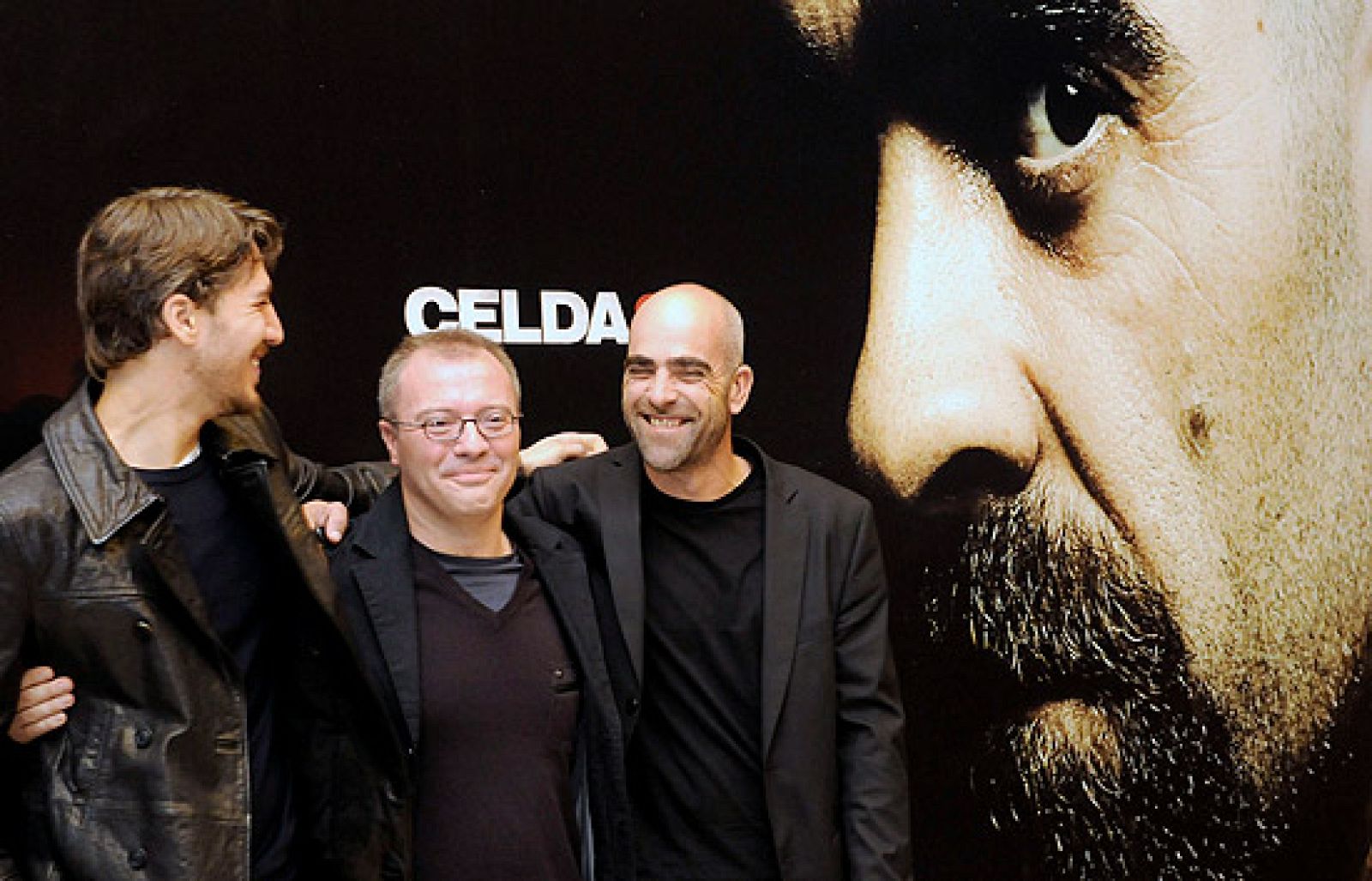 Luis Tosar y Daniel Monzón presentan "La celda 211" | Ver