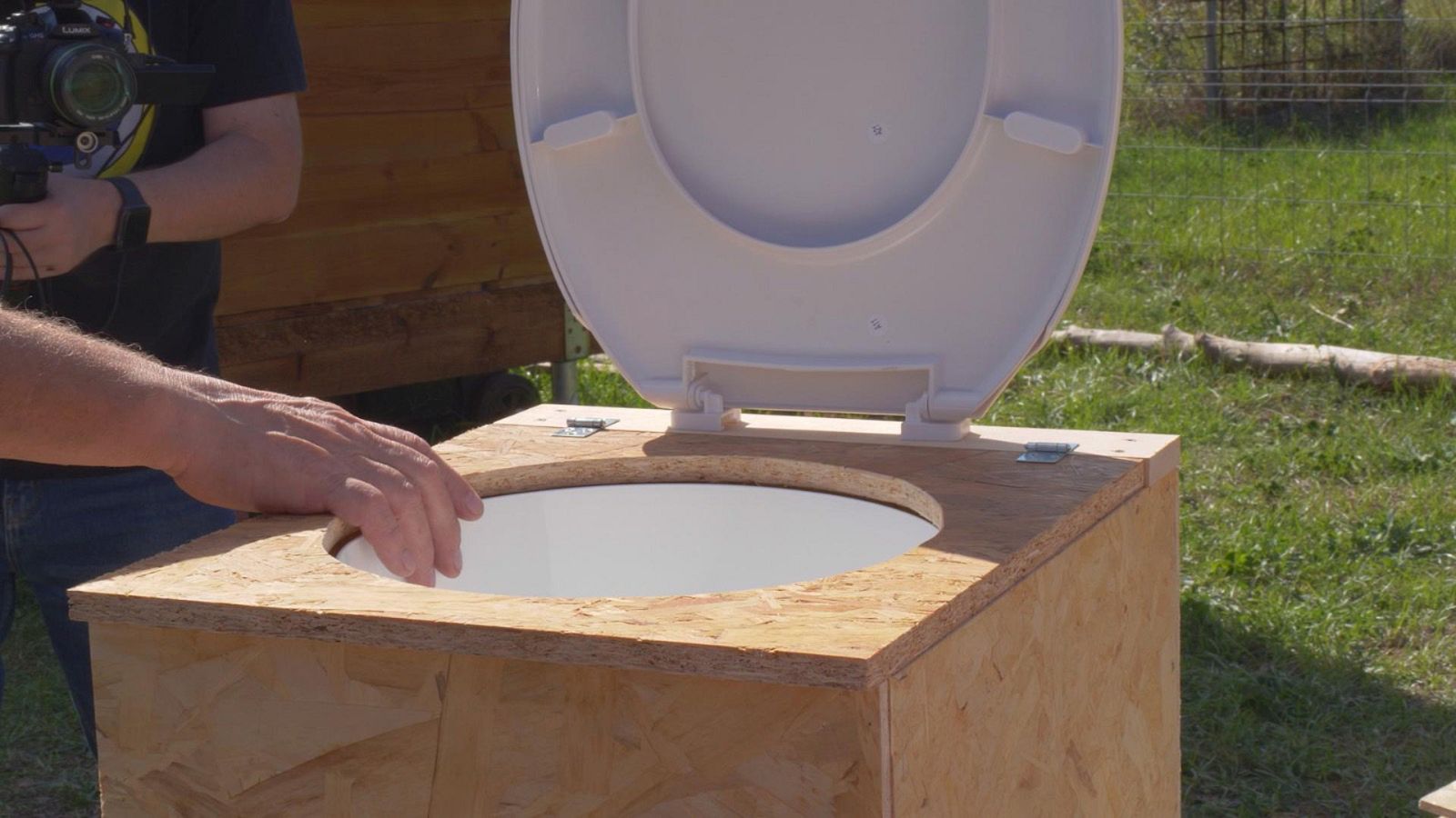 El escarabajo verde - Hablemos del retrete - ver ahora