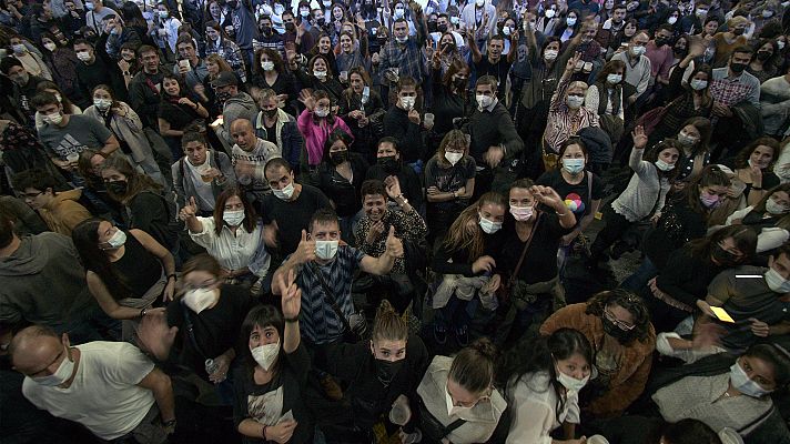 Telediario 2 - Las CC.AA. reclaman el pasaporte COVID para más actividades