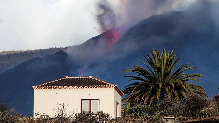 Telediario 2 - ¿Qué rescatas de una casa que va a desaparecer bajo la lava?