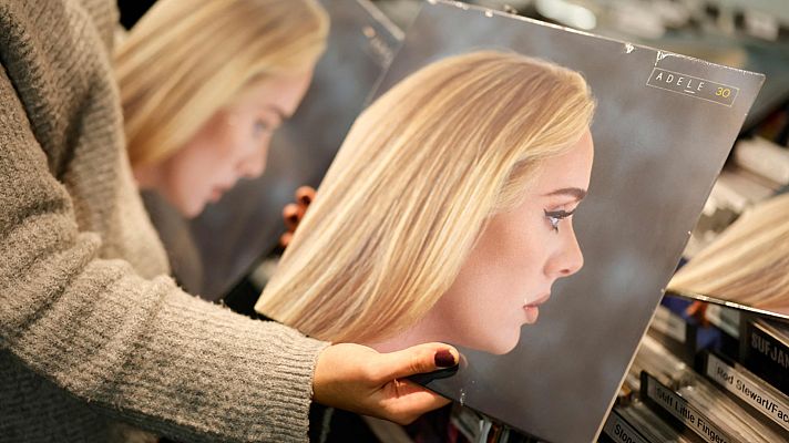 Telediario 2 - '30', el nuevo disco de la cantante británica Adele