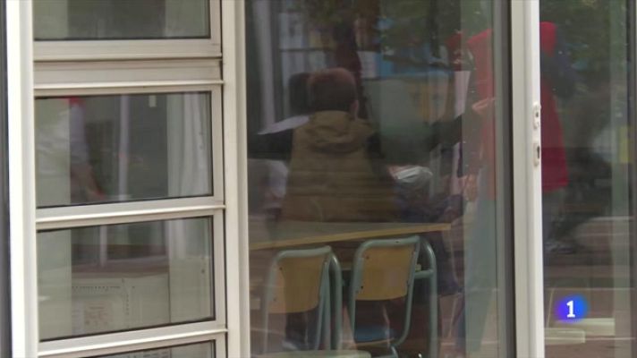 Telediario Fin de Semana - Uno de cada tres niños está en riesgo de pobreza