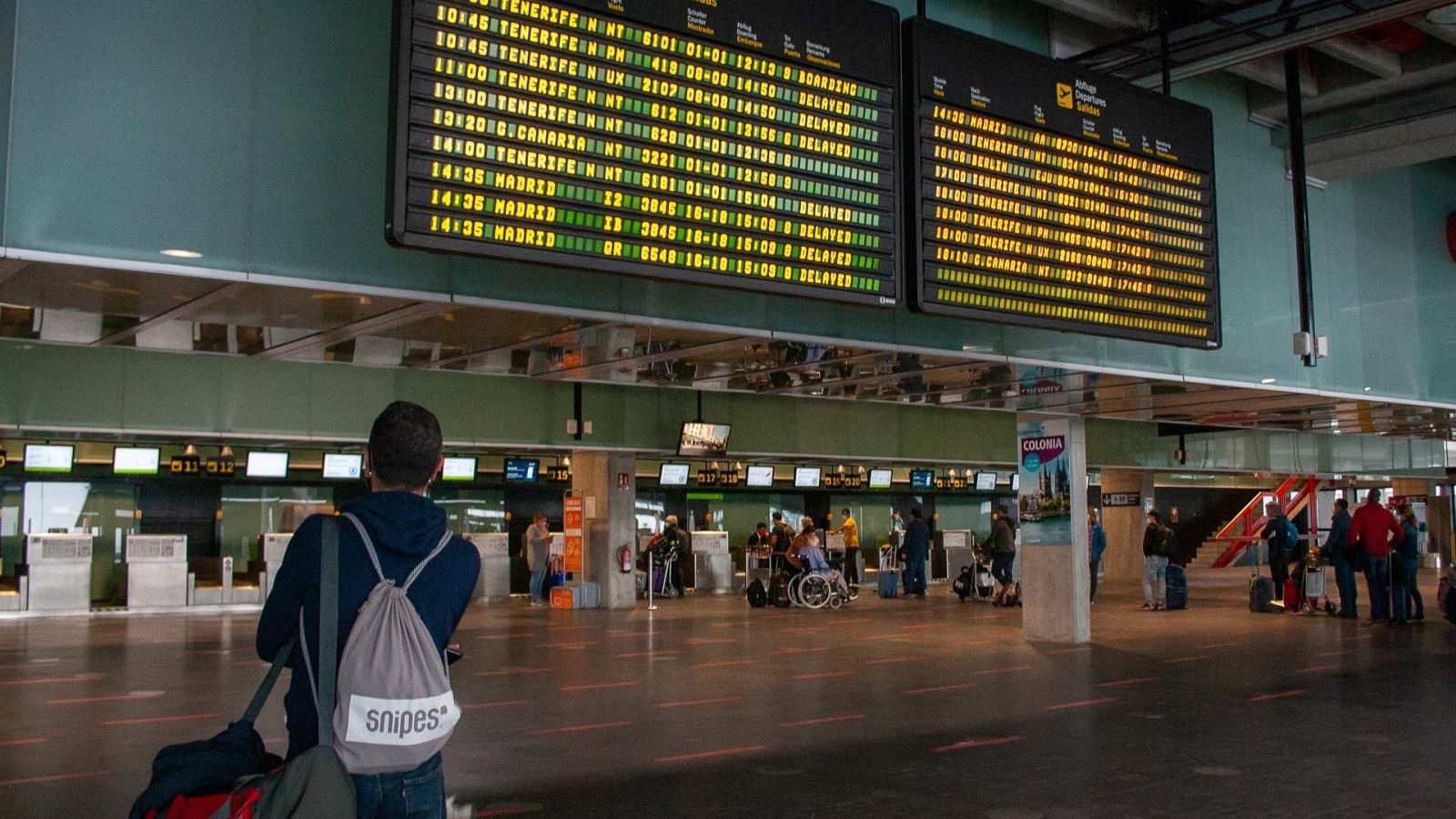 Muchos pacientes tienen que retrasar sus pruebas por la escasez de vuelos a La Palma | Ver