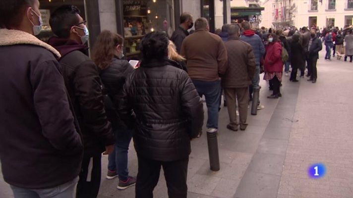 Telediario Fin de Semana - Por la Lotería se hacen colas de hasta 3 horas